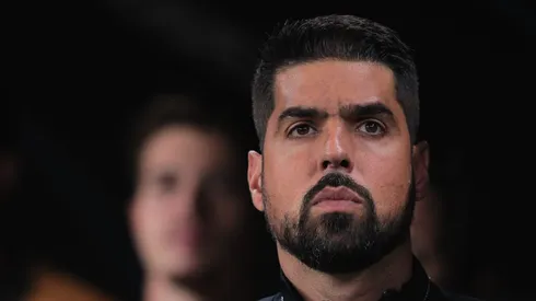 António Oliveira durante partida na Neo Química Arena. Treinador não convence a Fiel.