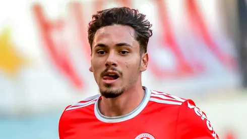 Maurício comemora gol pelo Inter. Meio-campista negocia com o Verdão.