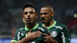Jhon Jhon (à direita) está sem espaço no Palmeiras de Abel Ferreira
