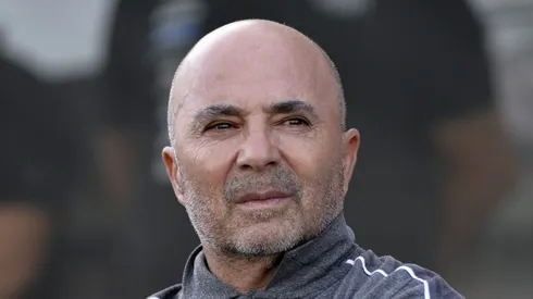 Jorge Sampaoli durante partida na Vila. Treinador está sem clube.