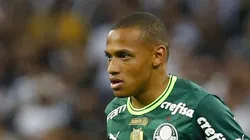 Jhon Jhon durante a partida contra o Corinthians. Meia foi alvo do Alviceleste.