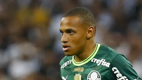 Jhon Jhon durante a partida contra o Corinthians. Meia foi alvo do Alviceleste.