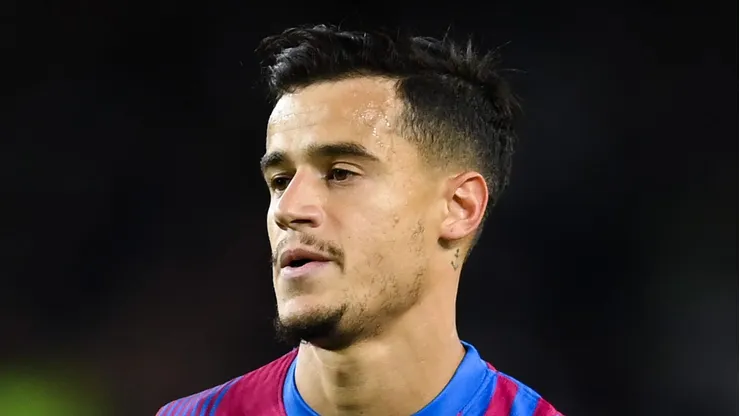 Philippe Coutinho observa durante partida pelo Barcelona. Meia interessa ao Fogão.
