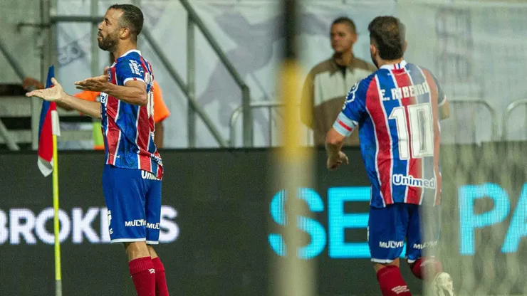 Caio Alexandre e Everton Ribeiro comemoram gol do Bahia na Copa do Nordeste. Foto: Jhony Pinho/AGIF