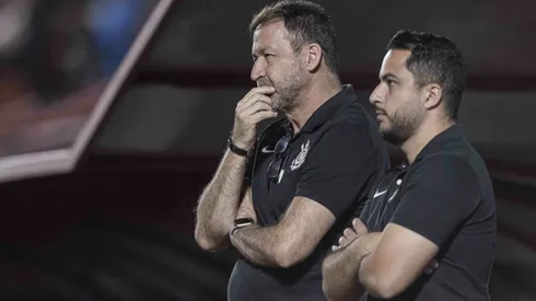 Augusto Melo durante partida contra o Atlético-GO