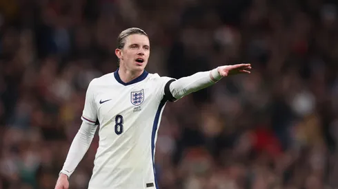 Duelo marca a primeira participação da Sérvia na Eurocopa.