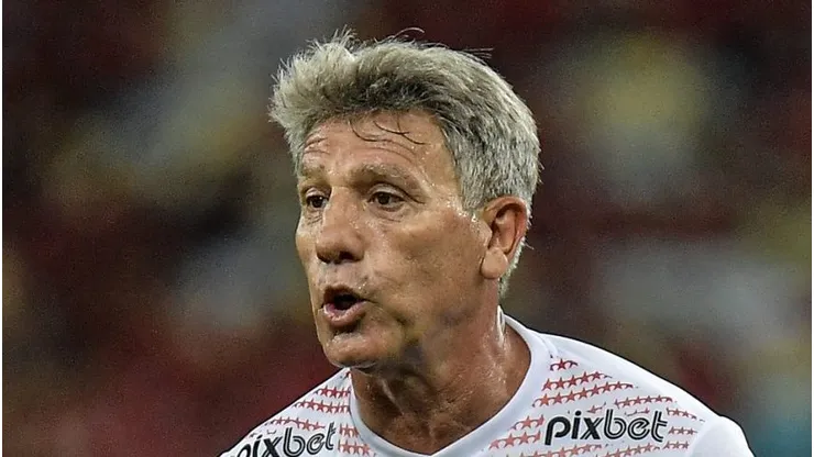 RJ - RIO DE JANEIRO - 27/12/2023 - AMISTOSO, TIME DAS ESTRELAS - Renato Gaucho jogador do time Branco durante partida contra o time Vermelho no estadio Maracana pelo Jogo das Estrelas 2023. `