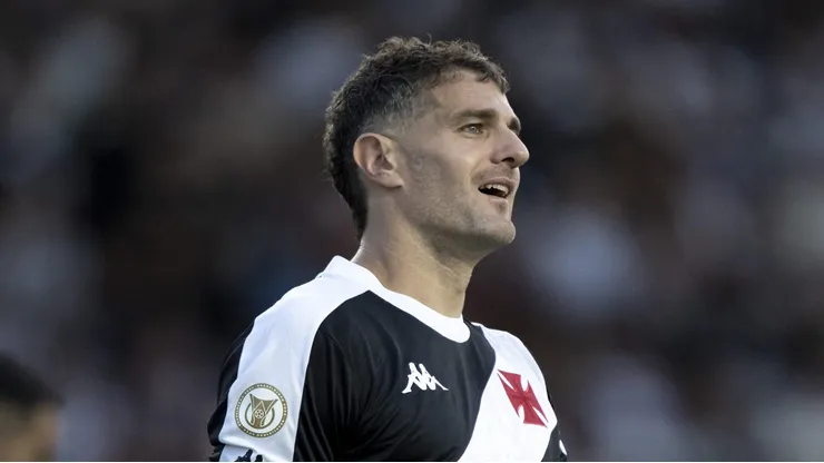 Vegetti, jogador do Vasco, lamenta durante partida contra o Criciúma no estádio São Januário pelo campeonato Brasileiro A 2024. Foto: Jorge Rodrigues/AGIF