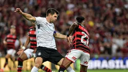 Kannemann força terceiro cartão amarelo. Foto: Thiago Ribeiro/AGIF