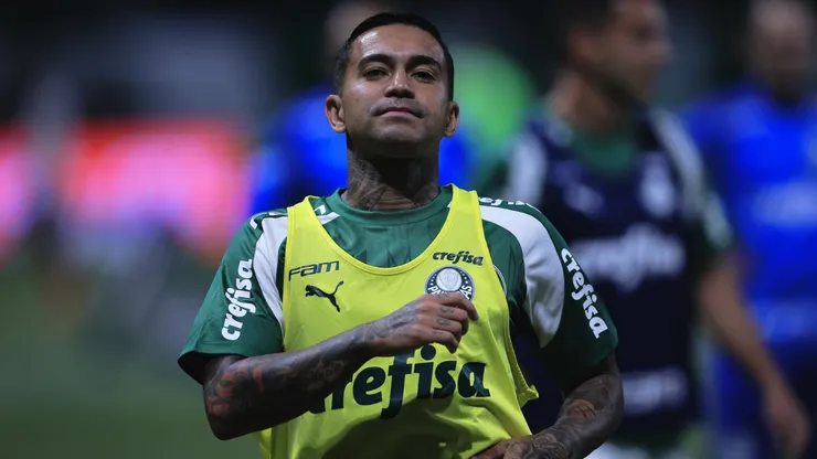 Dudu aquecendo contra o Vasco. Foto: Ettore Chiereguini/AGIF