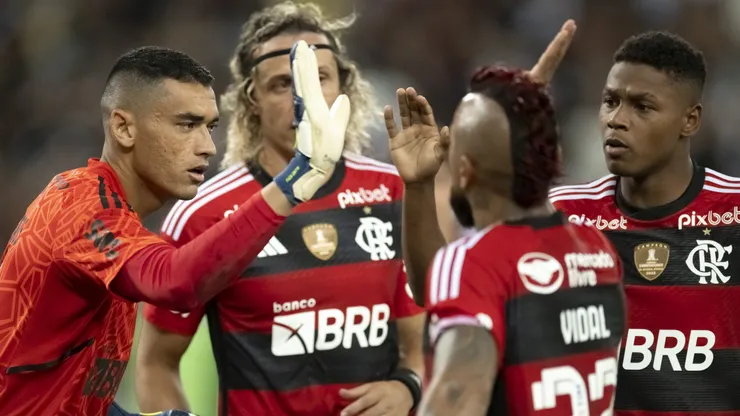 Medalhão ex-Flamengo entra no radar do Santos para temporada