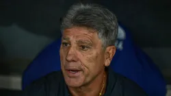 Renato Portaluppi, técnico do Grêmio, durante partida contra o Flamengo no estádio Maracanã pelo Brasileirão Série A 2024. Foto: Thiago Ribeiro/AGIF