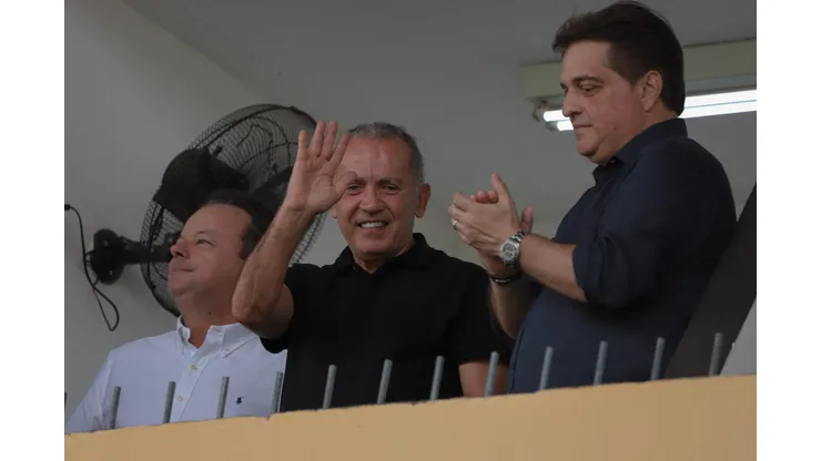 Nelsinho Baptista enfrentará filho Eduardo neste sábado na Série B. Dupla só treinou Palmeiras no G12.