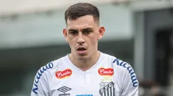 Escobar em ação pelo Peixão. Foto: Reinaldo Campos/AGIF