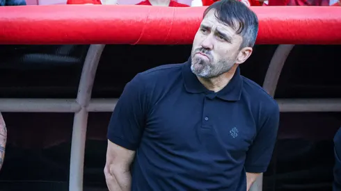 Treinador completa 100 jogos pela equipe. Maxi Franzoi/AGIF.