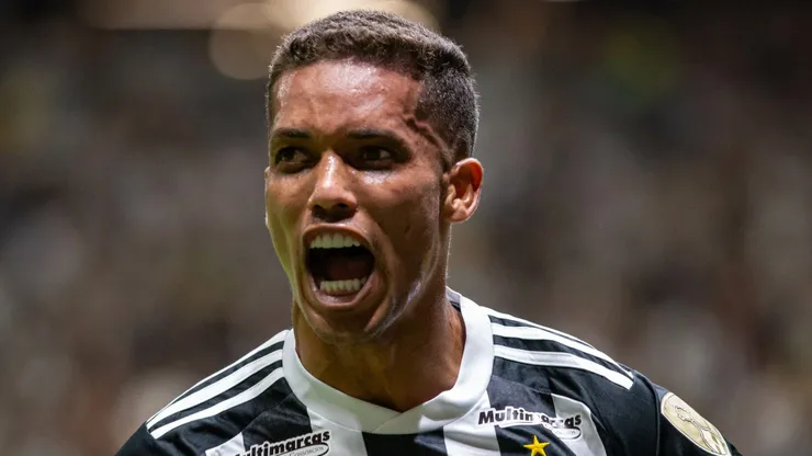 Pedrinho conversa com Carille para reforçar o Peixe, mas Clube tem 'planos B'