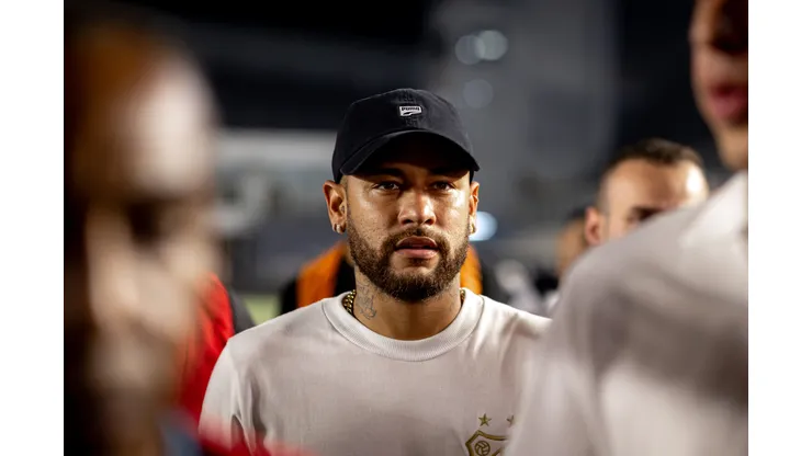 Foto: Leonardo Lima/AGIF - Neymar causou polêmica com a torcida do Santos