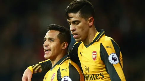 Gabriel Paulista (à direita) jogou ao lado de Alexis Sánchez no Arsenal e interessava ao Palmeiras