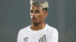 Weslley Patati não vive bom momento no Peixe