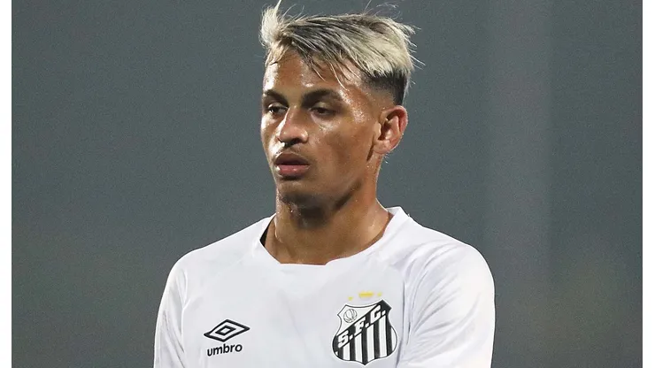 Weslley Patati não vive bom momento no Peixe
