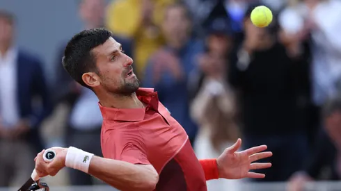 Novak Djokovic: tenista abandonou Roland Garros por problemas no joelho. (Foto: Clive Brunskill/Getty Images)