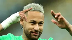 Neymar com a camisa da Seleção Brasileira. Atacante agita a Nação na web.