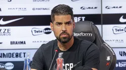 António Oliveira concedendo entrevista coletiva, no CT Joaquim Grava, em maio de 2024. Foto: Rodrigo Coca/Ag. Corinthians