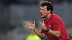 Fernando Diniz, técnico do Fluminense, durante partida contra o Botafogo no estádio Engenhão pelo Brasileirão Série A - Foto: Thiago Ribeiro/AGIF