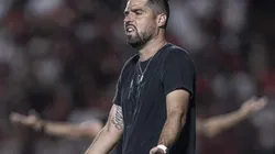 António Oliveira em partida entre Atlético-GO x Corinthians