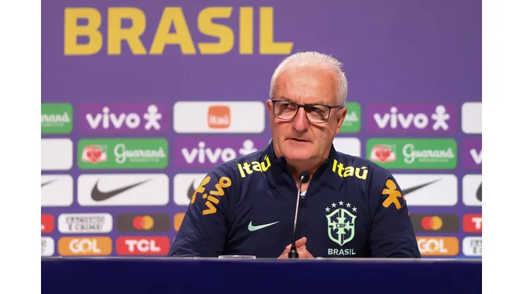 Dorival Júnior em coletiva de imprensa (Foto: Lucas Figueiredo/Getty Images)