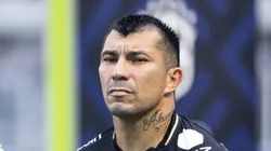 Medel durante partida contra o Santos. Chileno encaminha saída do futebol brasileiro.
