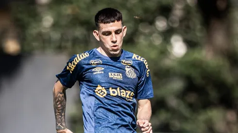 Foto: Raul Baretta/Santos FC - Escobar dá entrevista sobre reunião com torcedores