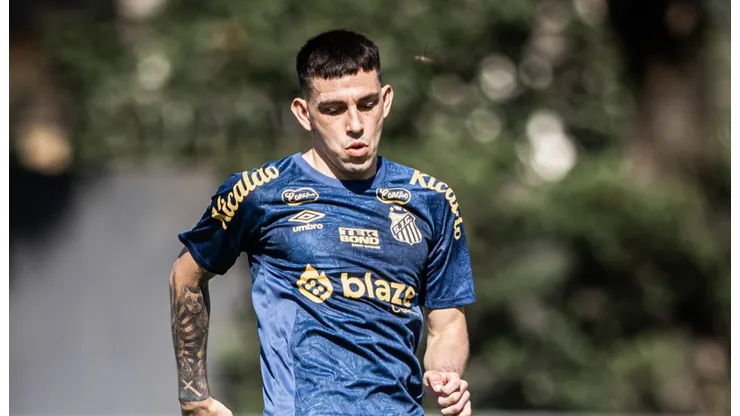 Foto: Raul Baretta/Santos FC - Escobar dá entrevista sobre reunião com torcedores