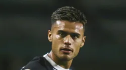 Fausto Vera durante partida pelo Brasileirão 2023. Volante interessa ao Galo. Foto: Gabriel Machado/AGIF.