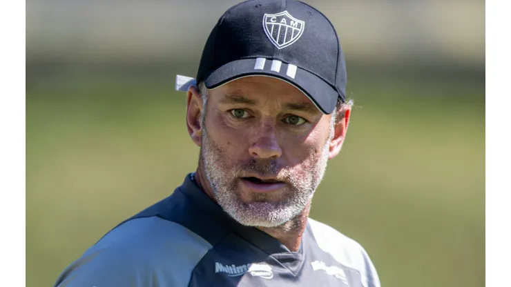 Gabriel Milito não pode contar com oito jogadores no Brasileirão