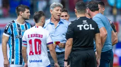 Renato Gaúcho conversa com juiz no jogo entre Bahia x Grêmio, pelo Campeonato Brasileiro. Foto: Jhony Pinho/AGIF