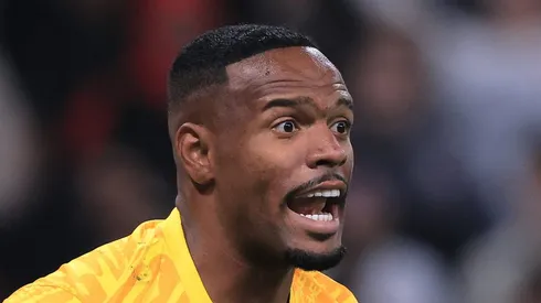 Carlos Miguel durante partida contra o Racing-URU. Goleiro está de saída do Timão.