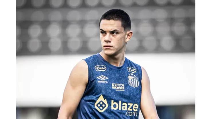 Foto: Raul Baretta/Divulgação Santos FC - JP Chermont no treino do Galo