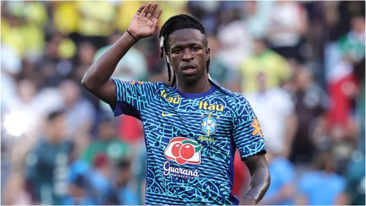 Foto: Omar Vega/Getty Images - Vini Jr. treinando com a Seleção Brasileira.