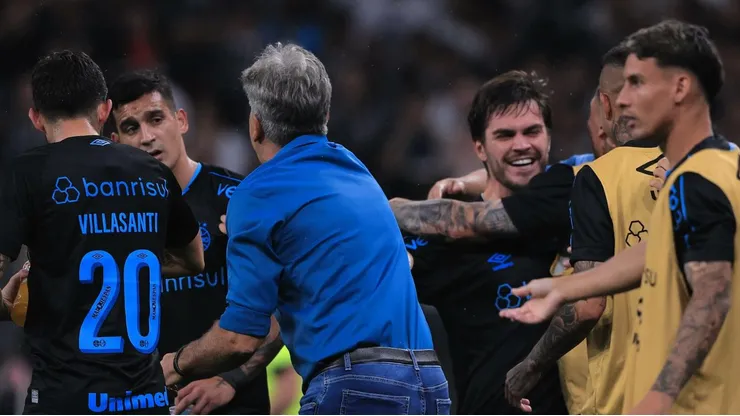 SP - SAO PAULO - 18/09/2023 - BRASILEIRO A 2023, CORINTHIANS X GREMIO - Nathan jogador do Gremio comemora seu gol durante partida contra o Corinthians no estadio Arena Corinthians pelo campeonato Brasileiro A 2023.