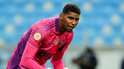 Hugo Souza gostou do que ouviu do Santos, mas Clube paulista quer mudar um dos pedidos do Fla