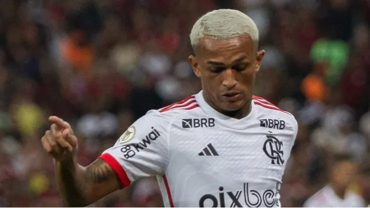 Wesley, jogador do Flamengo, durante partida contra o Vasco no estádio Maracanã pelo Brasileirão Série A - Foto: Thiago Vasconcelos Dos Santos/AGIF