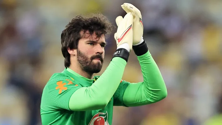 Alisson em partida entre Brasil e Chile pelas eliminatórias da Copa do Mundo de 2022. (Foto: Buda Mendes/Getty Images)