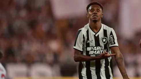 Atacante sofreu uma lesão no mês de maio