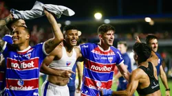 Elenco do Fortaleza comemorando o título da Copa do Nordeste.
