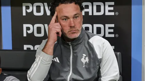 Gabriel Milito pensa no time que estará em campo diante do Bragantino. (Foto: Gilson Lobo/AGIF)