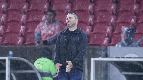 Eduardo Coudet precisa resolver os problemas do Internacional. Foto: Maxi Franzoi/AGIF