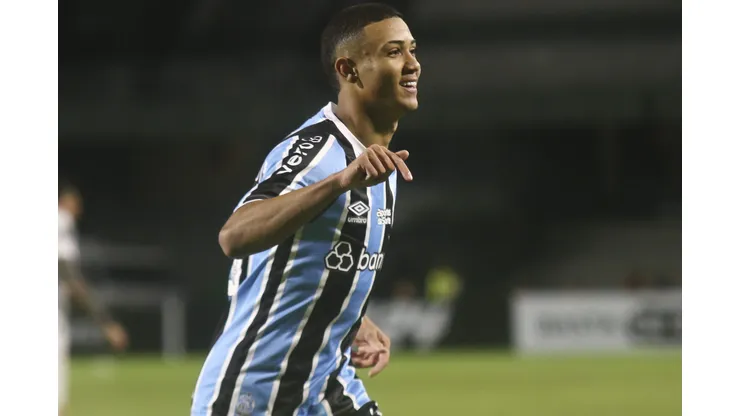 Gustavo Nunes tem multa milionária no Grêmio