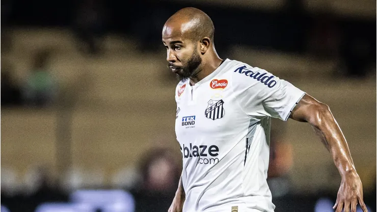 Patrick com a camisa do Santos ainda não deslanchou - Foto: Raul Baretta/ Santos FC.