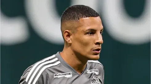 Foto: Gilson Lobo/AGIF - Guilherme Arana em jogo pela Seleção Brasileira